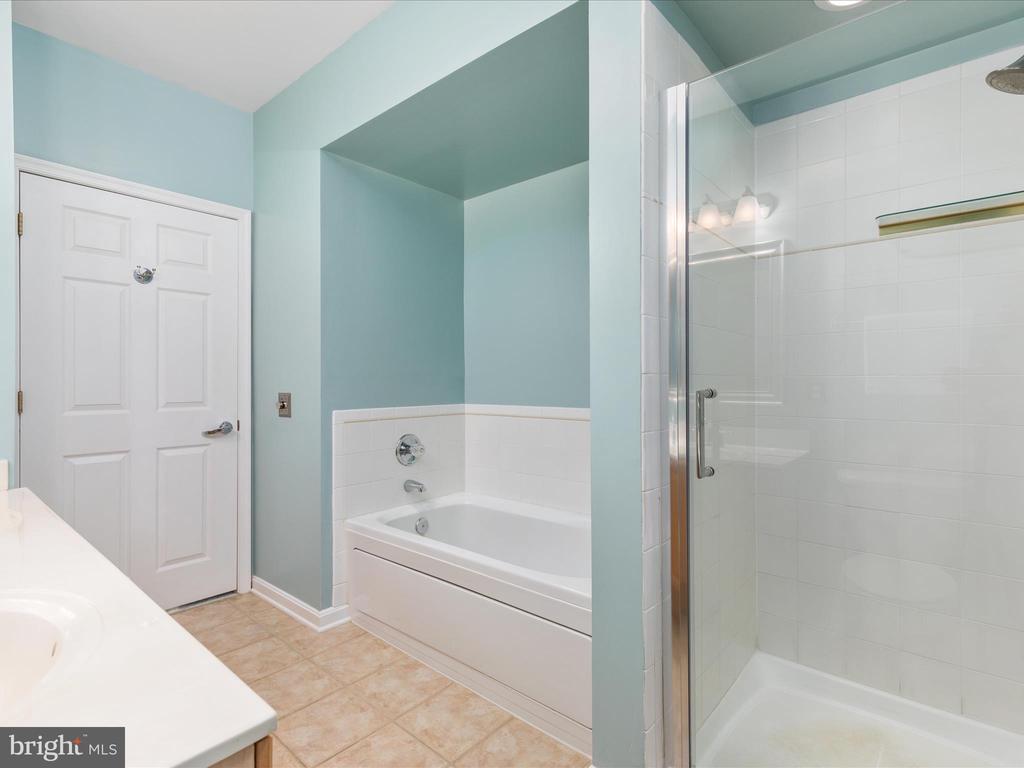 1860 Stratford Park Pl #202