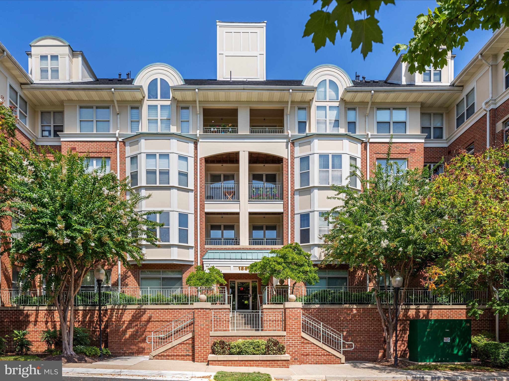 1860 Stratford Park Pl #202