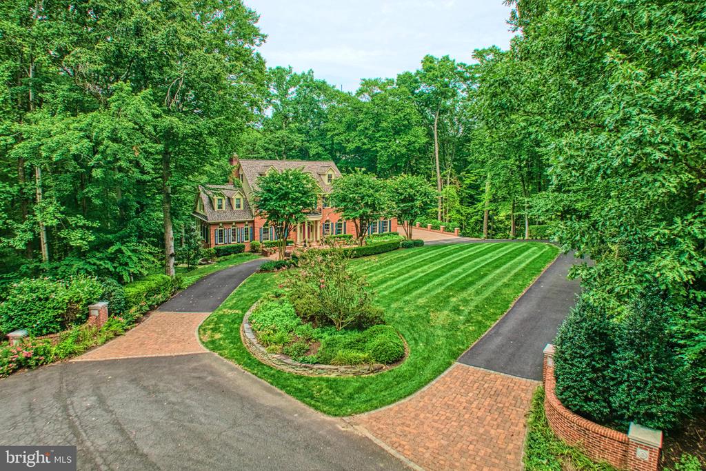 8700 Rustic Oak Ct