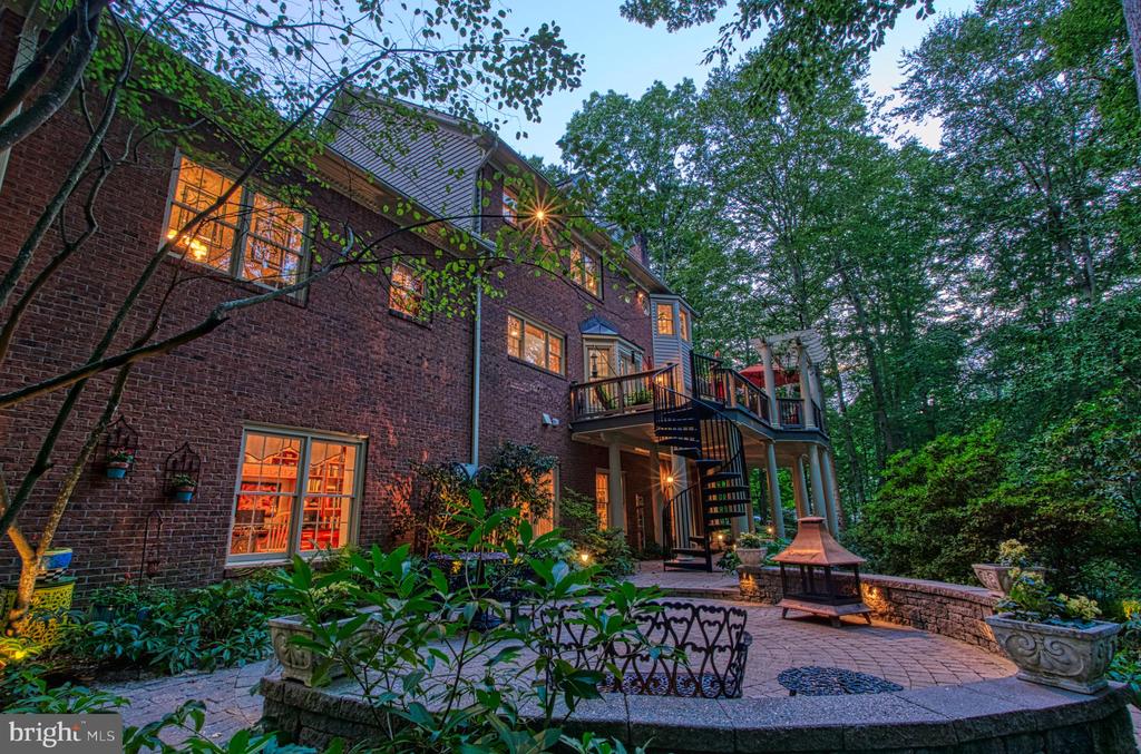 8700 Rustic Oak Ct