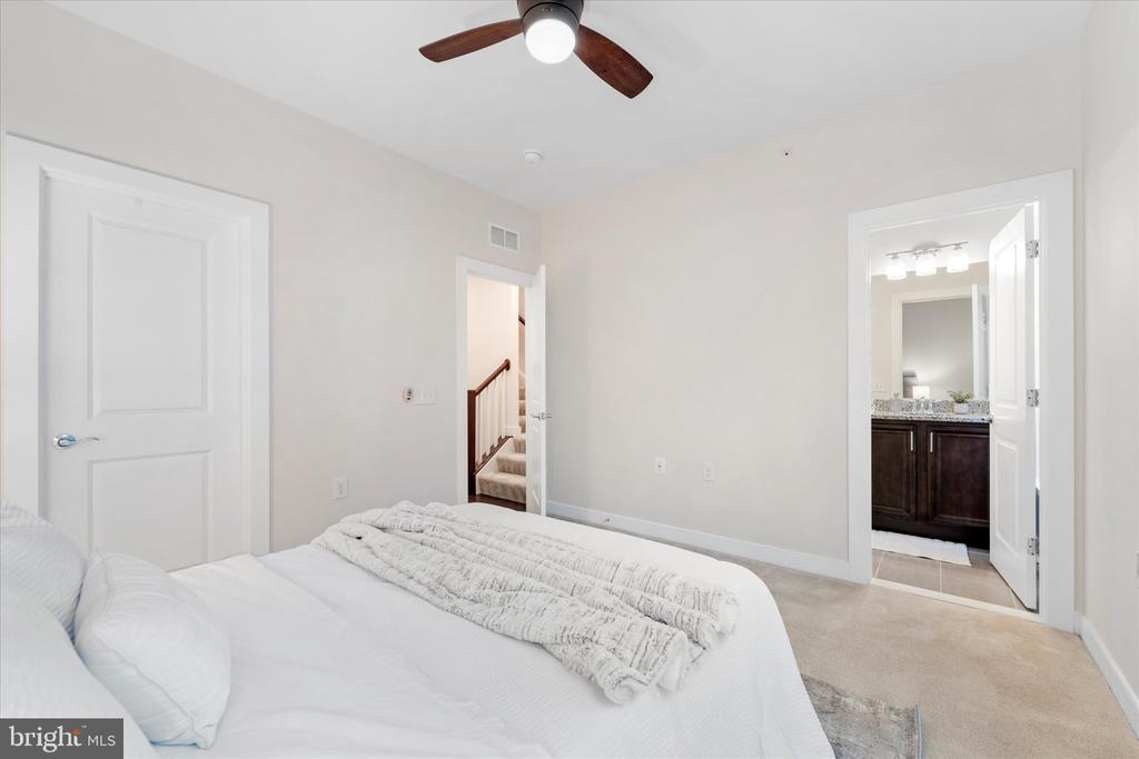 13366 Sherwood Park Ln