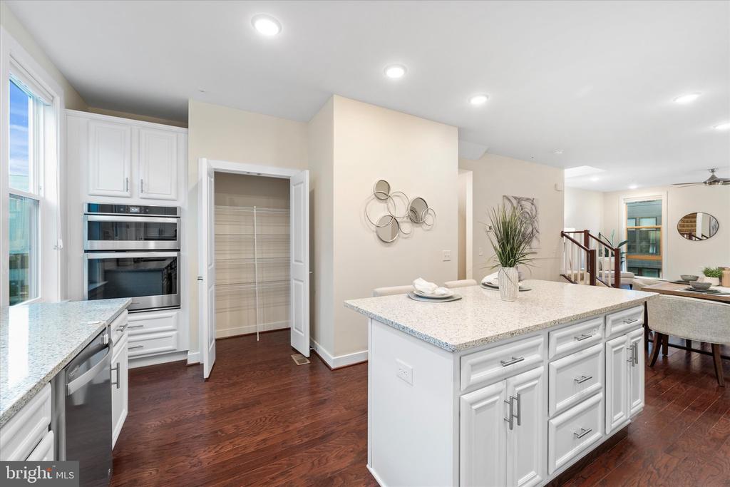 13366 Sherwood Park Ln