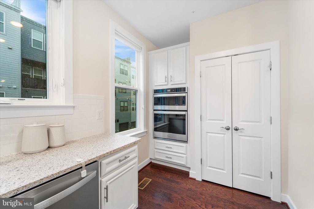 13366 Sherwood Park Ln