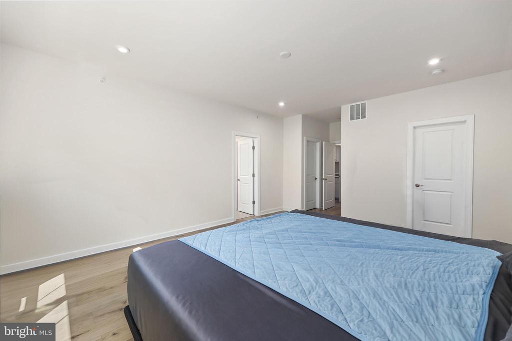 3889 RAINIER DRIVE