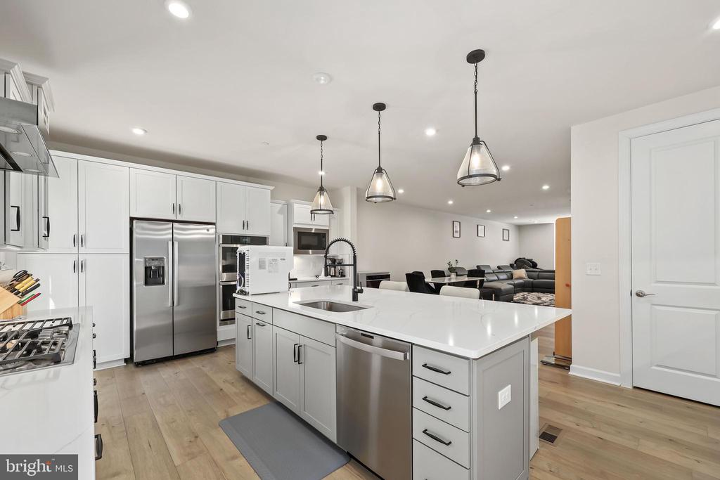 3889 RAINIER DRIVE