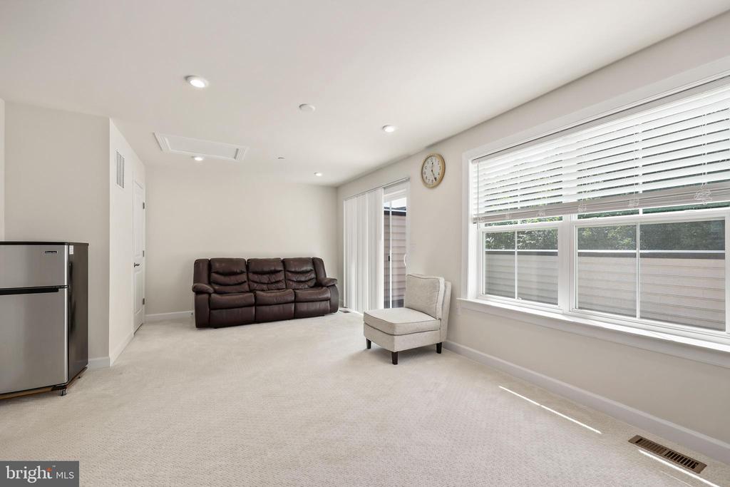 3889 RAINIER DRIVE