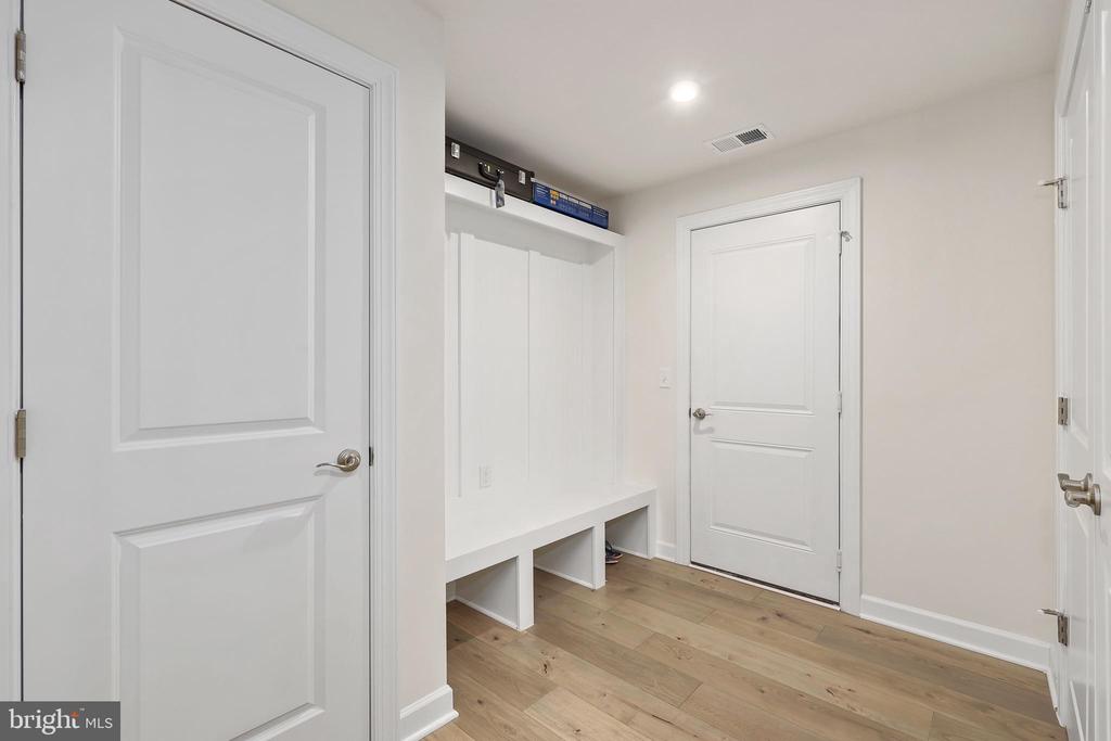 3889 RAINIER DRIVE