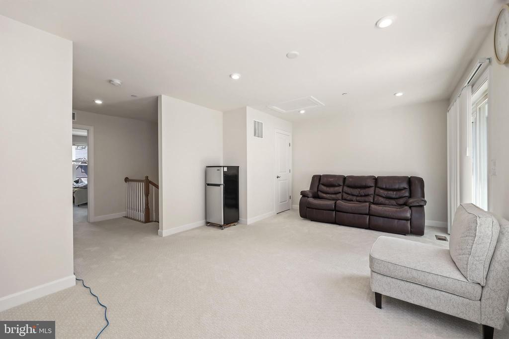 3889 RAINIER DRIVE