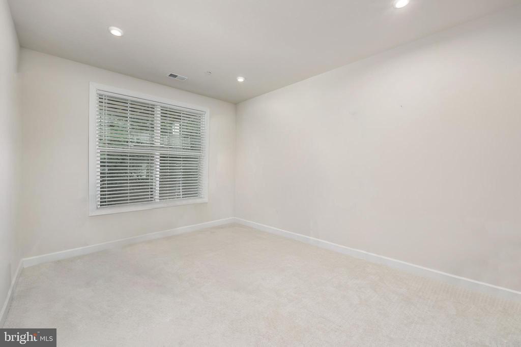 3889 RAINIER DRIVE