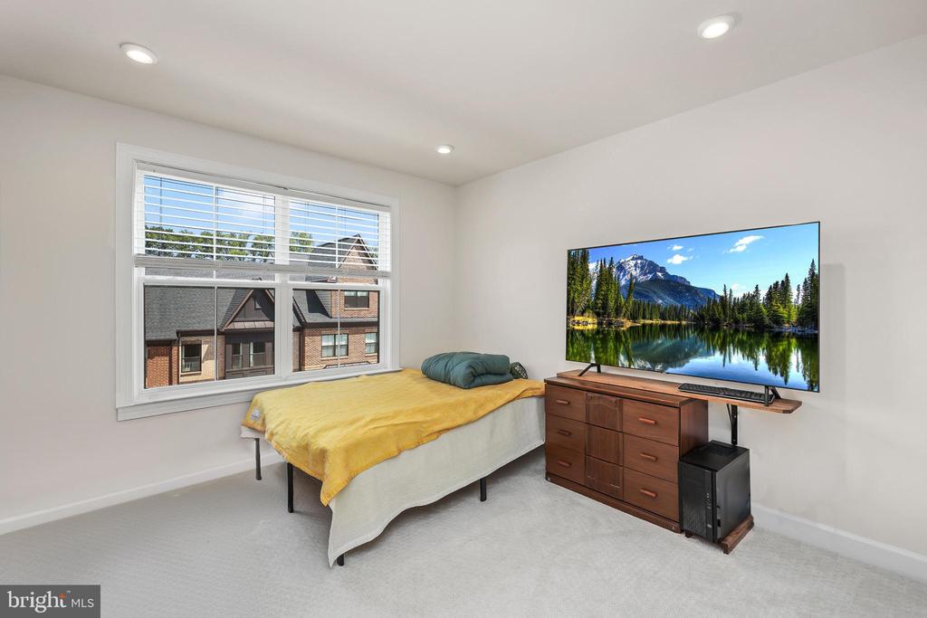 3889 RAINIER DRIVE