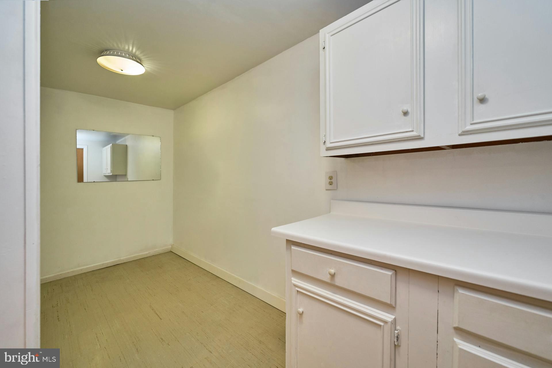 2046 Woodford Rd