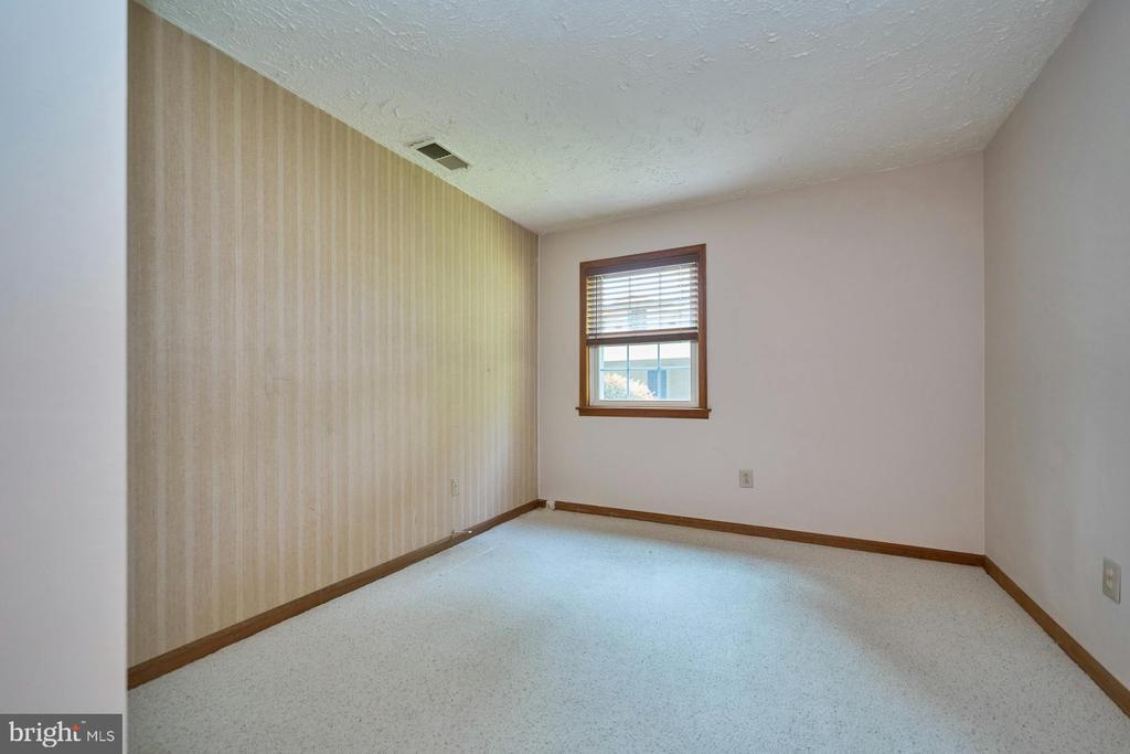 2046 Woodford Rd