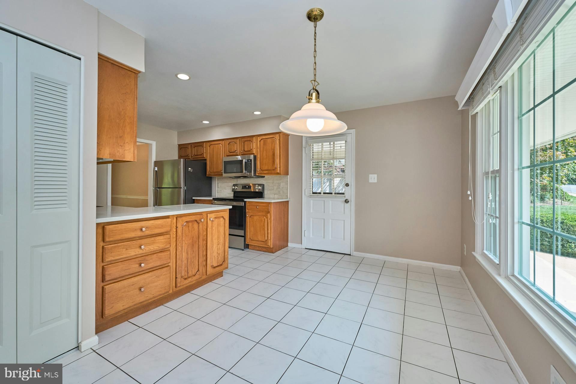 2046 Woodford Rd
