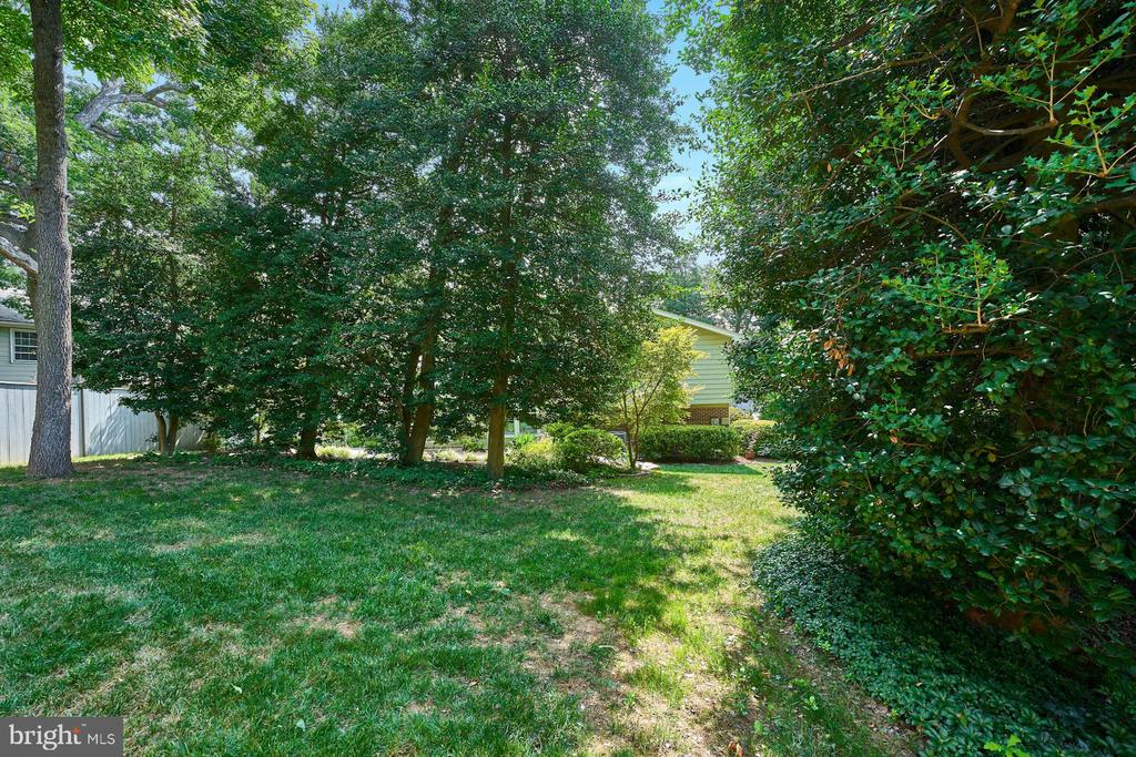2046 Woodford Rd