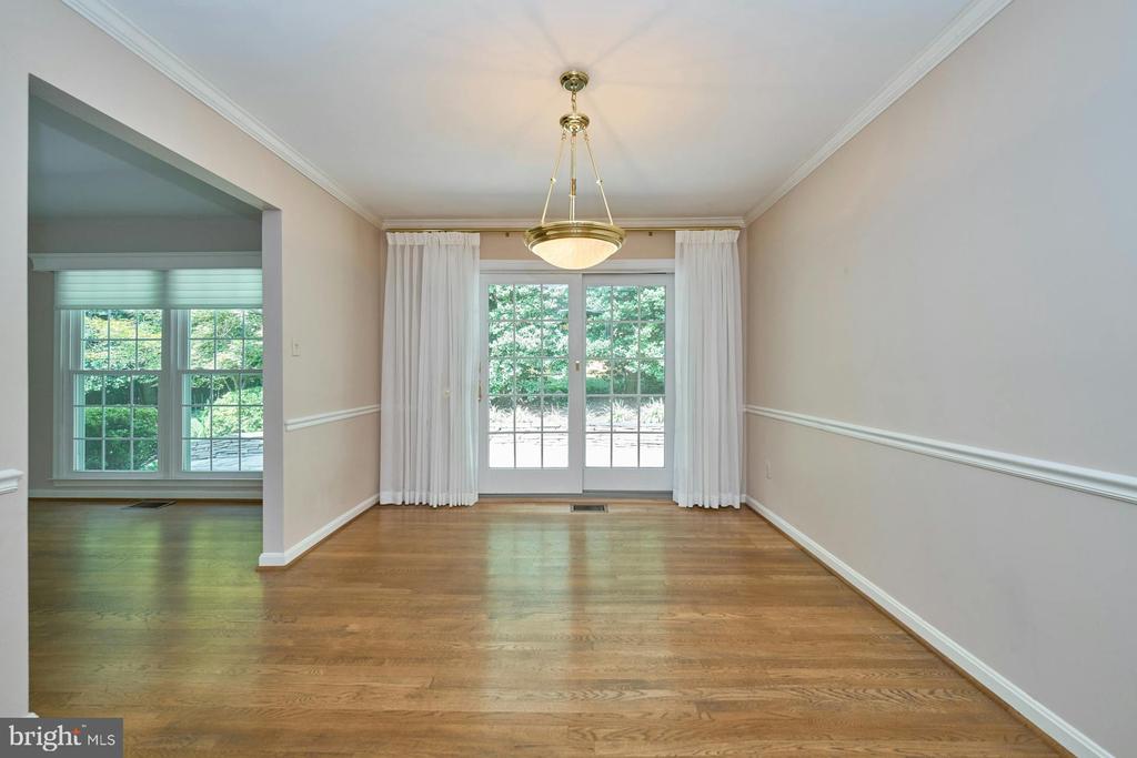 2046 Woodford Rd