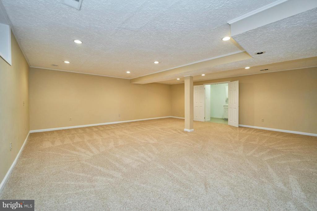 2046 Woodford Rd