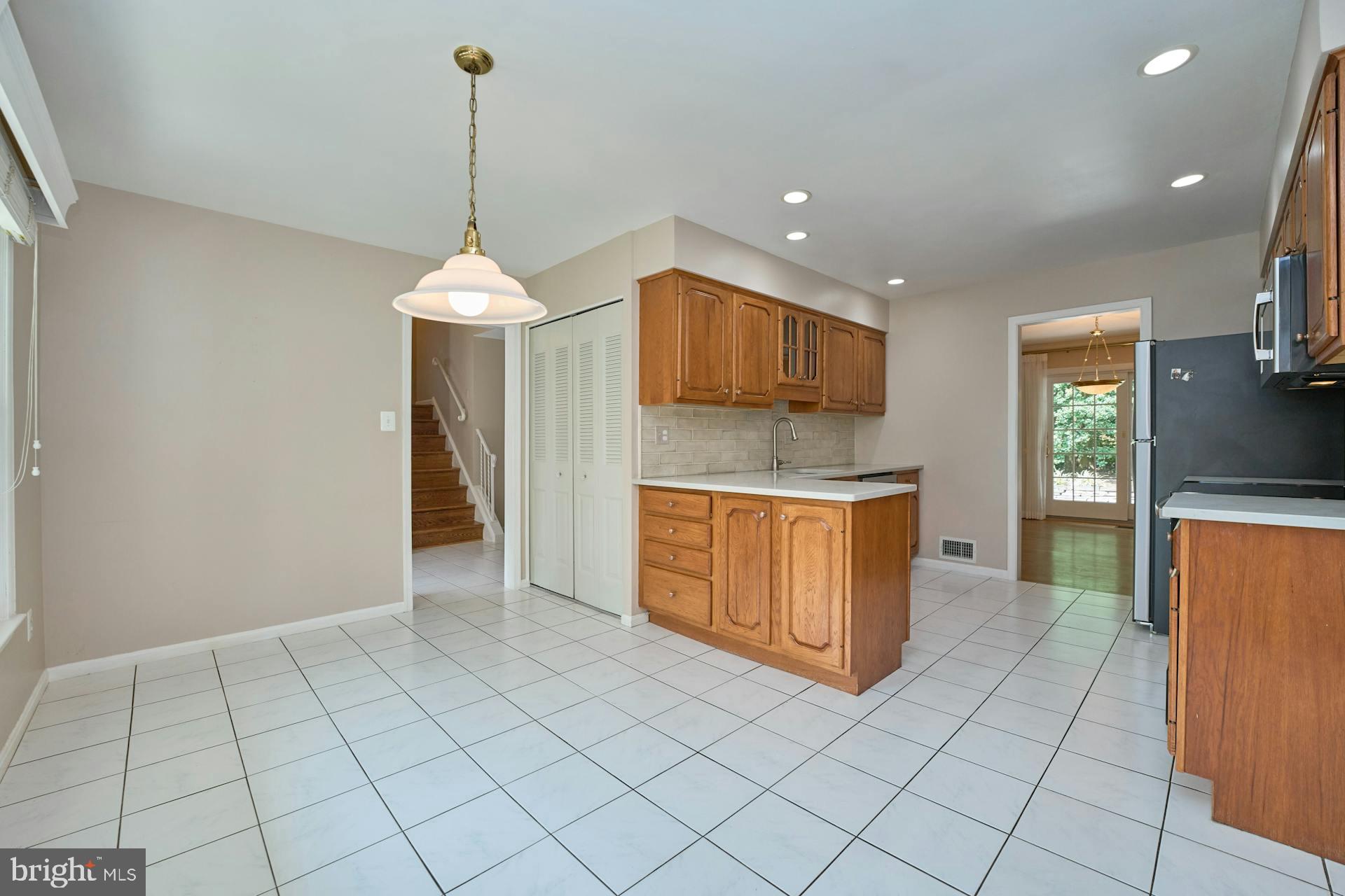 2046 Woodford Rd