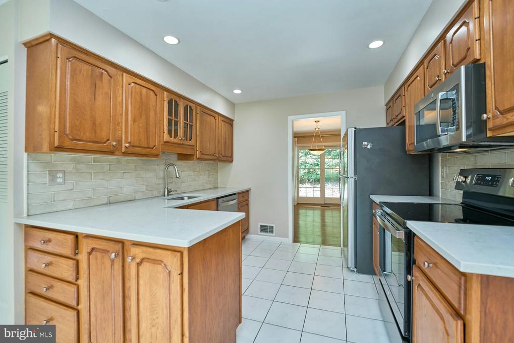 2046 Woodford Rd