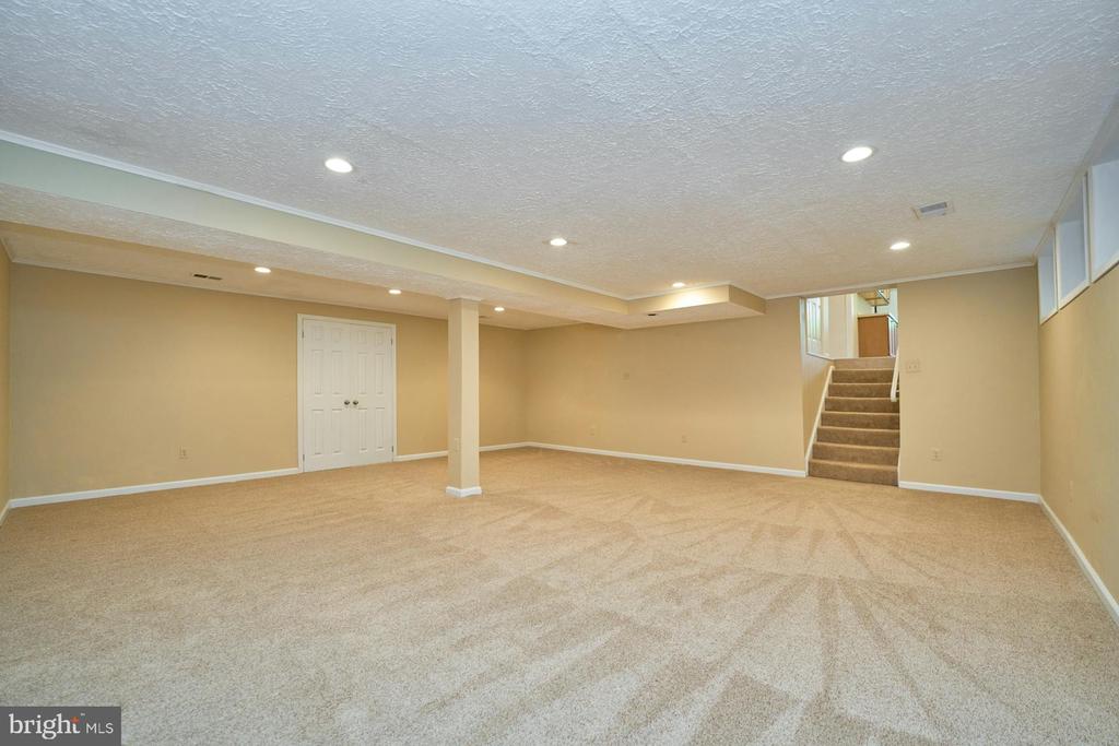 2046 Woodford Rd
