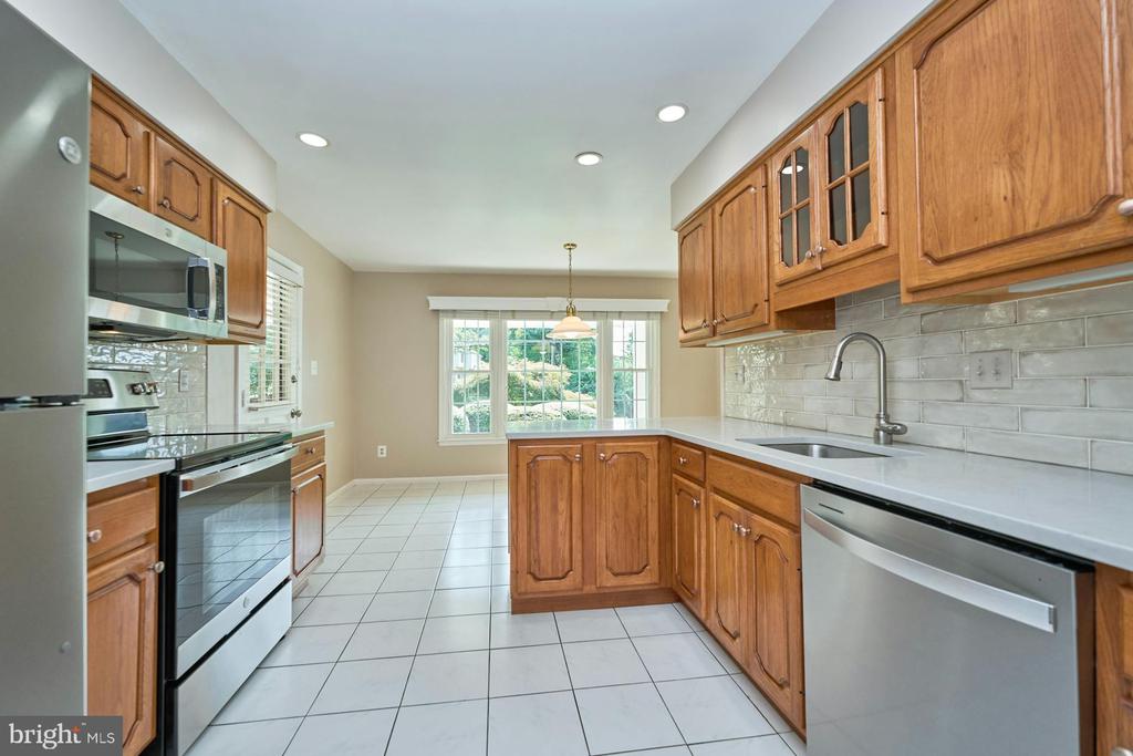2046 Woodford Rd