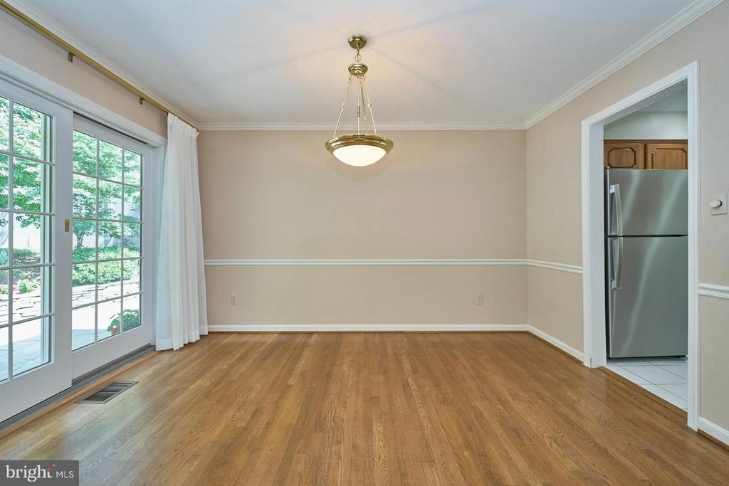 2046 Woodford Rd