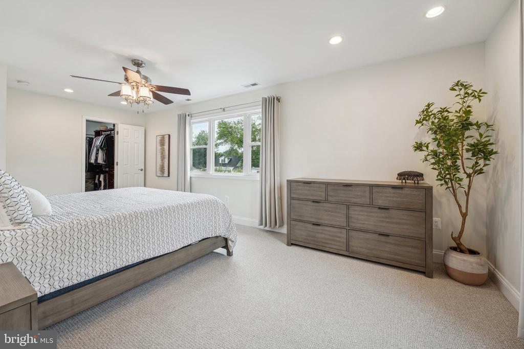 3003 Elmwood Dr