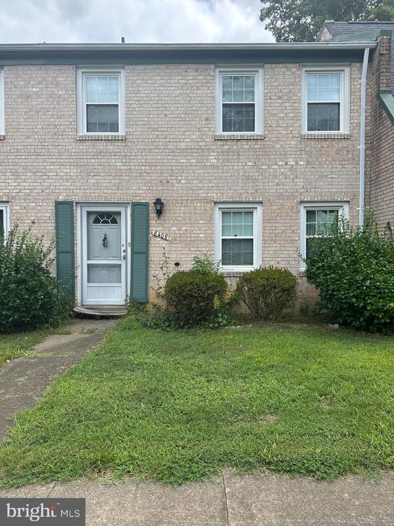 8409 DAMPIER COURT