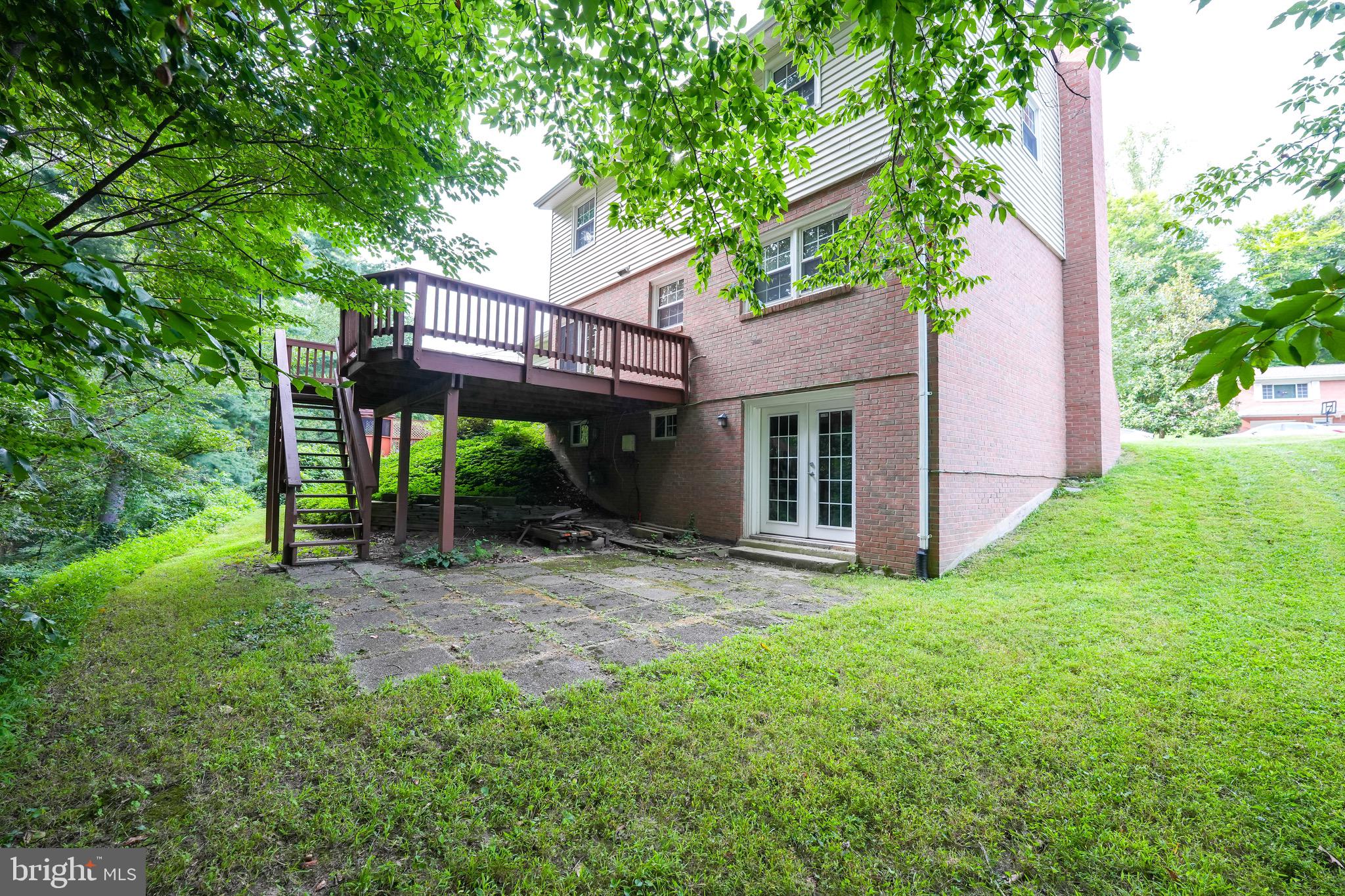 7212 HADLOW DR
