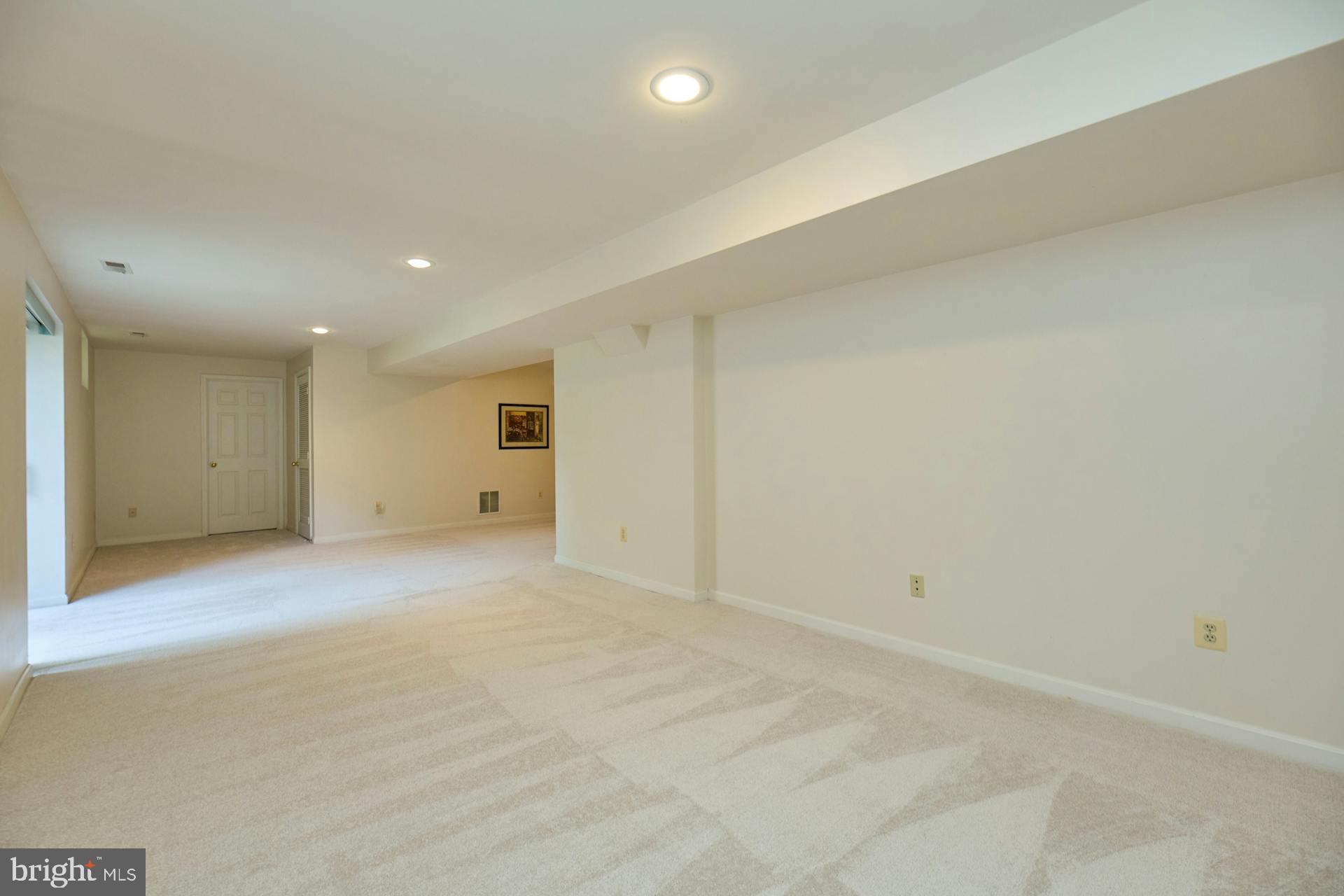 5516 Newhall Ct