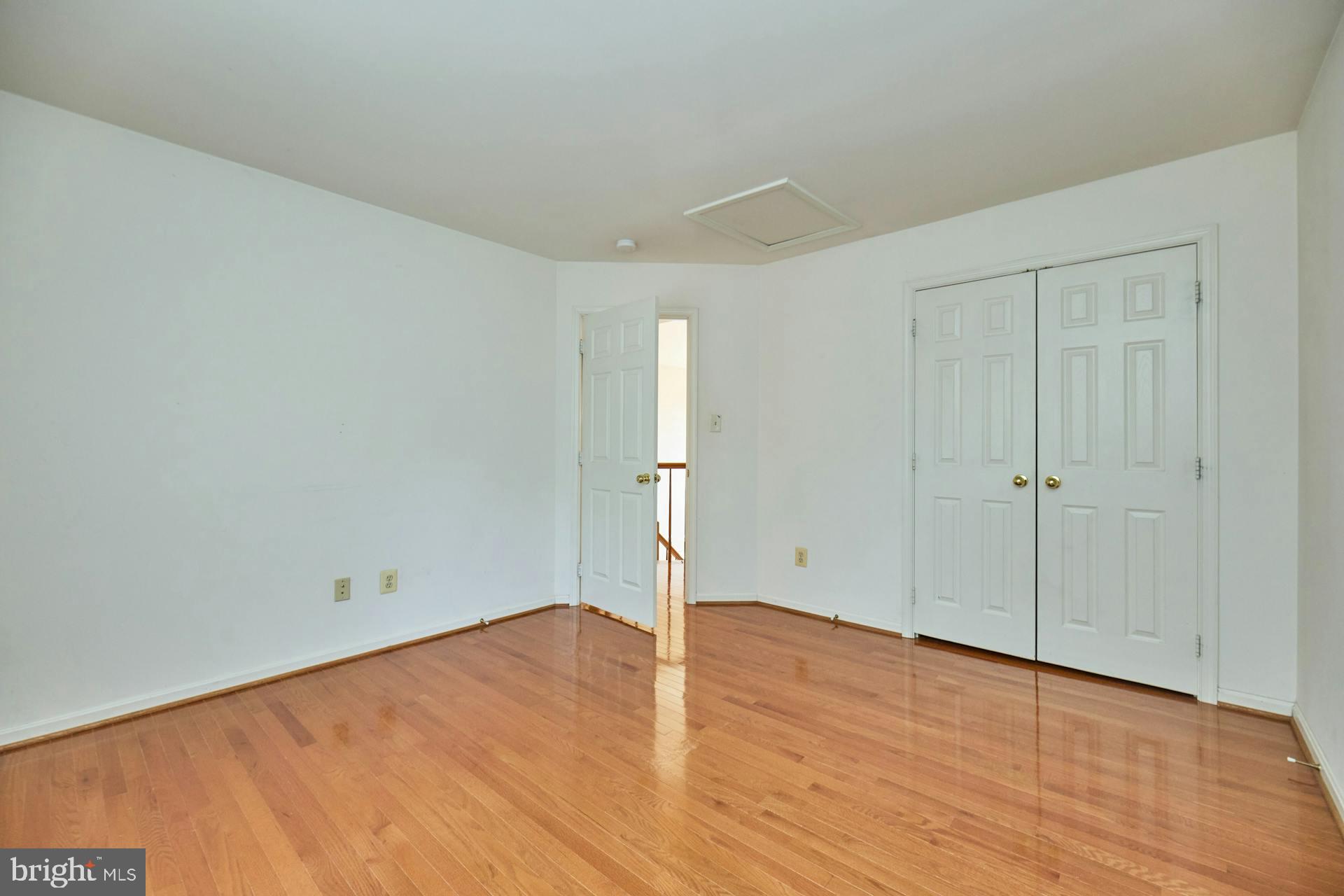 5516 Newhall Ct