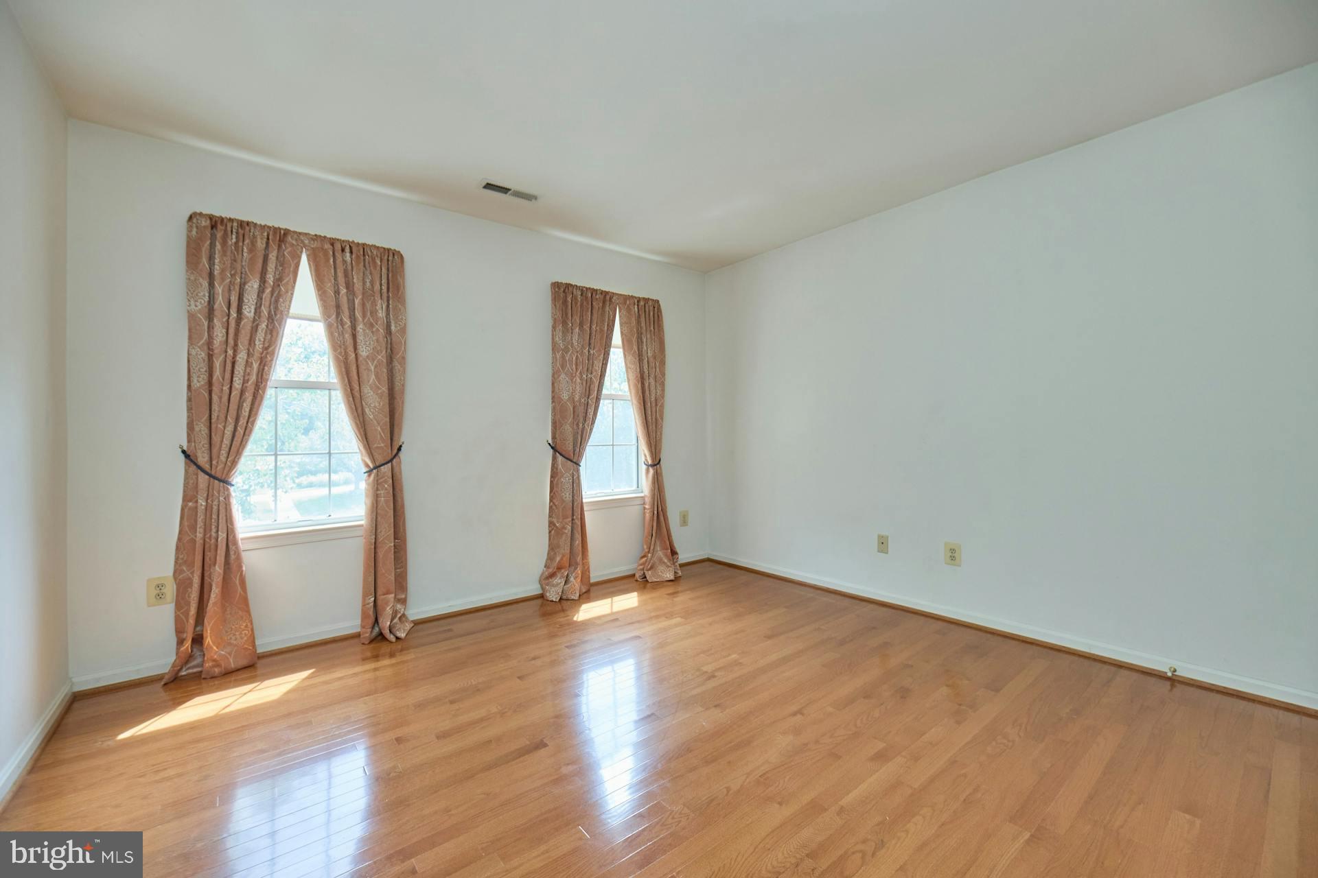 5516 Newhall Ct