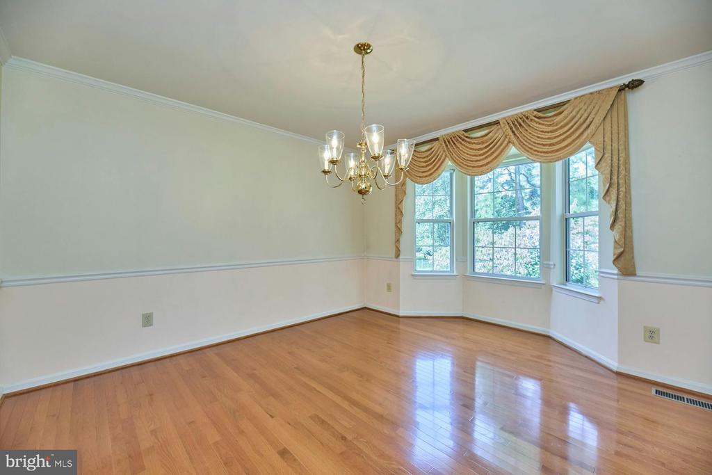 5516 Newhall Ct