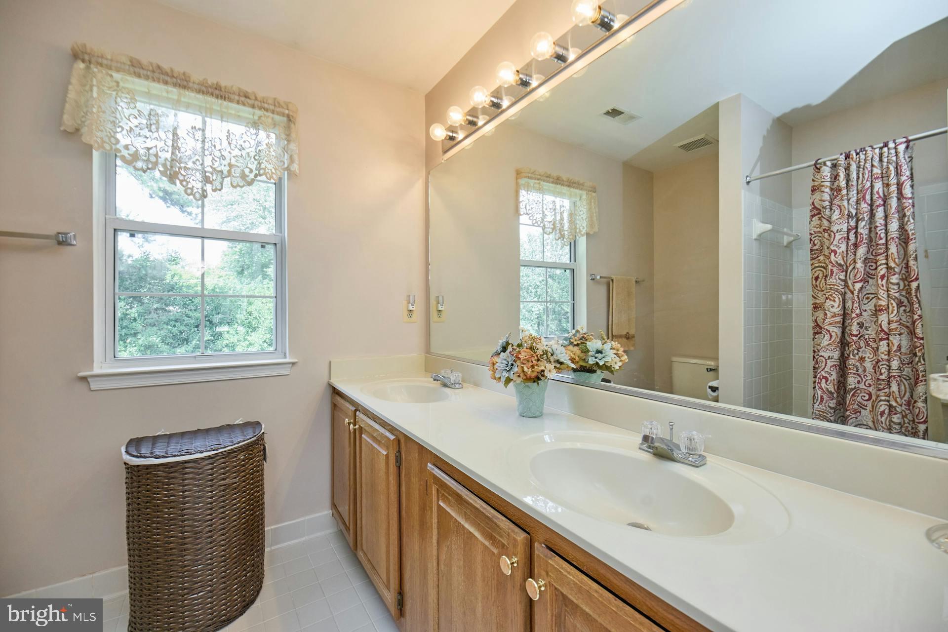 5516 Newhall Ct