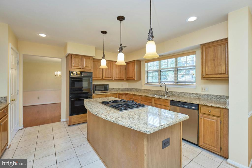 5516 Newhall Ct