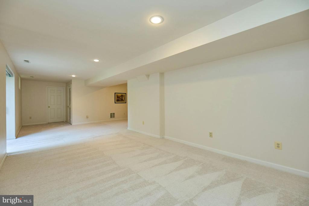5516 Newhall Ct