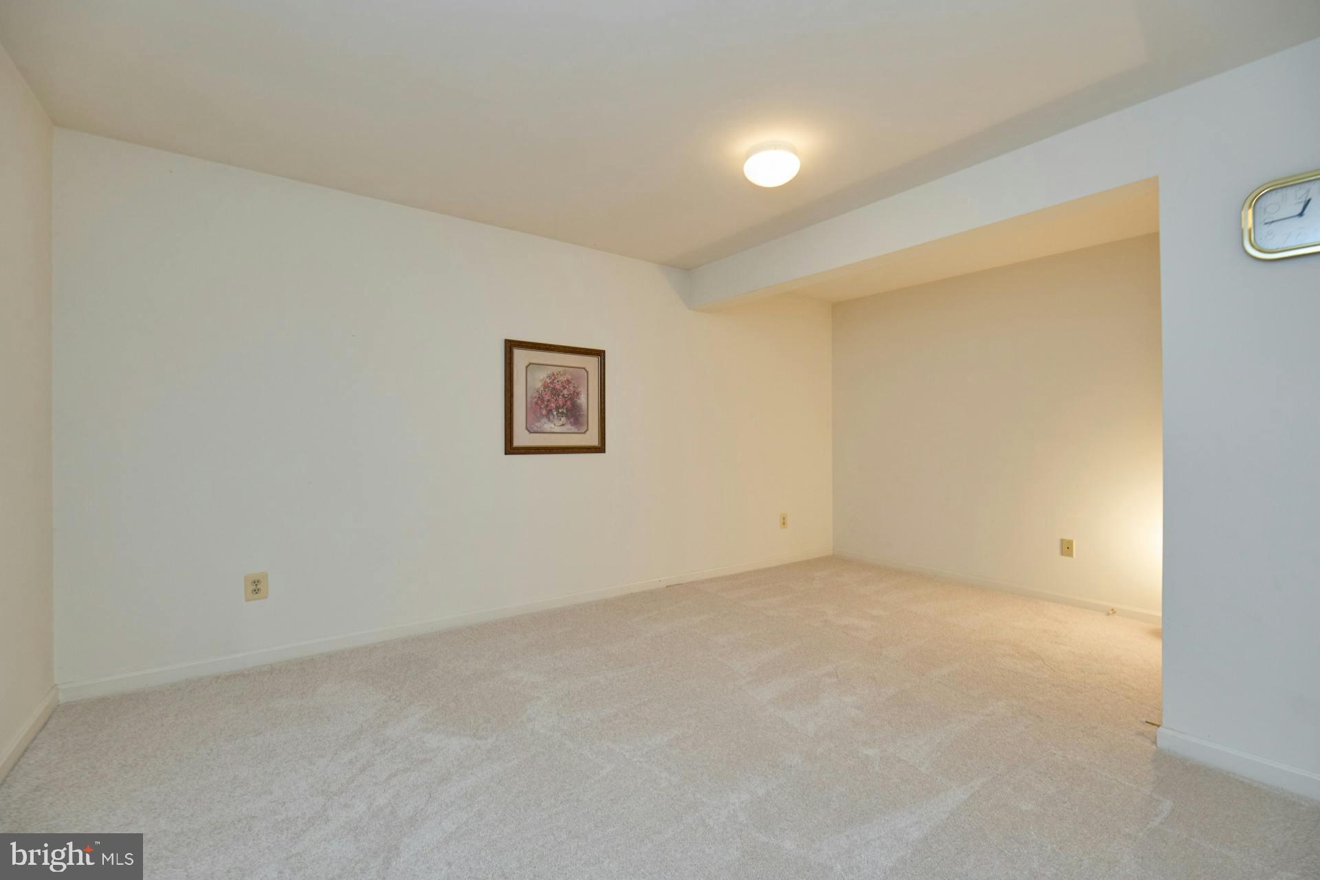 5516 Newhall Ct