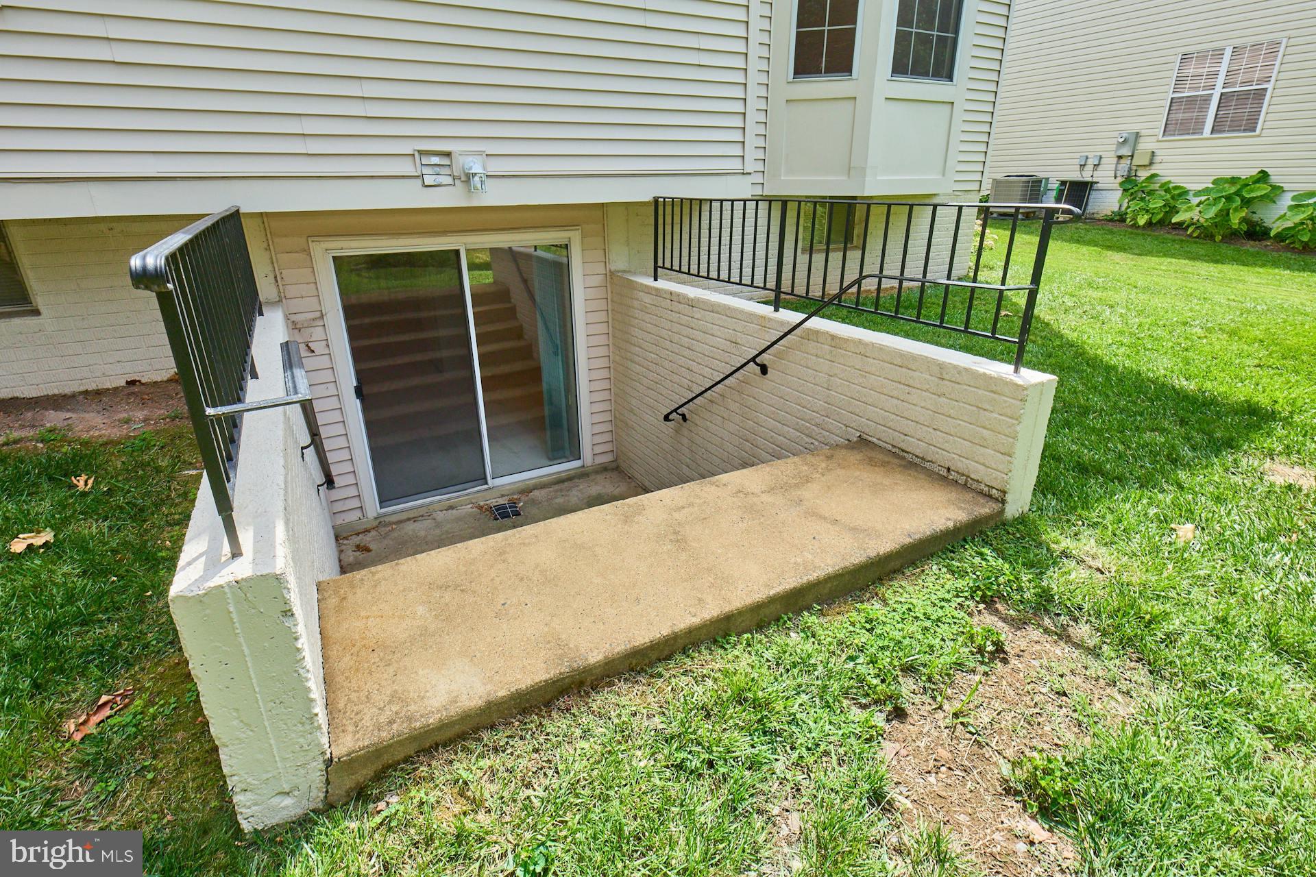 5516 Newhall Ct