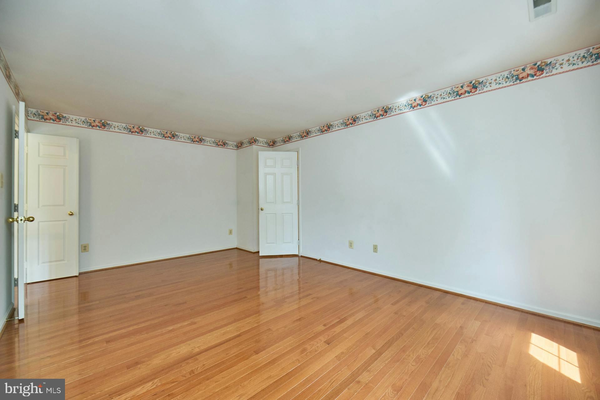 5516 Newhall Ct