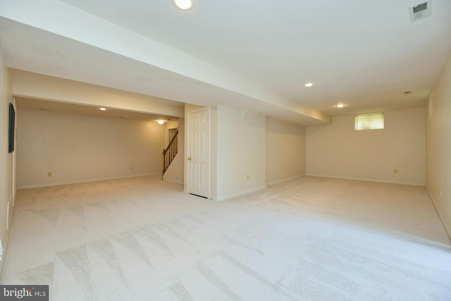 5516 Newhall Ct