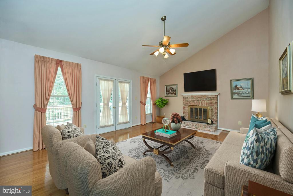 5516 Newhall Ct