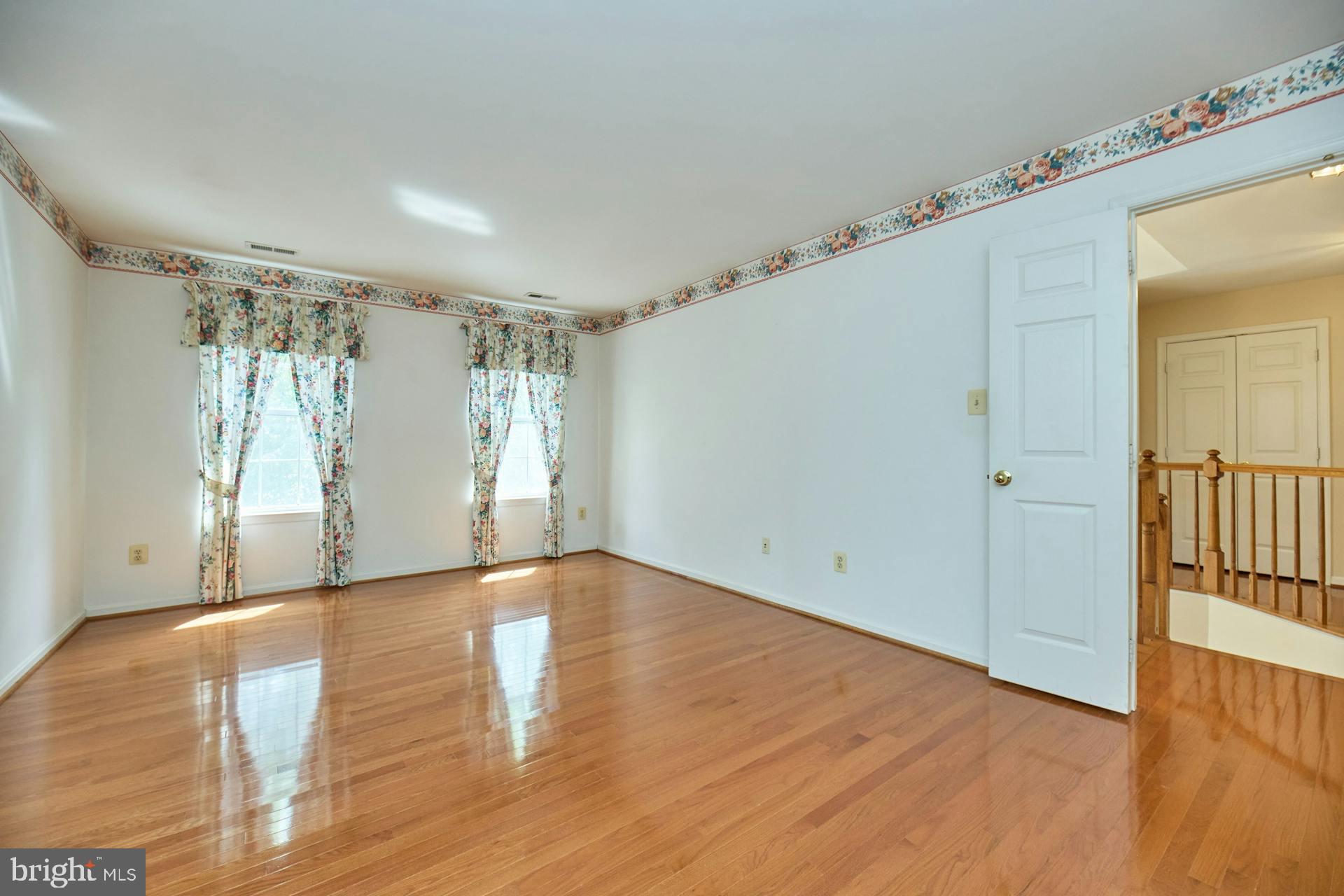5516 Newhall Ct