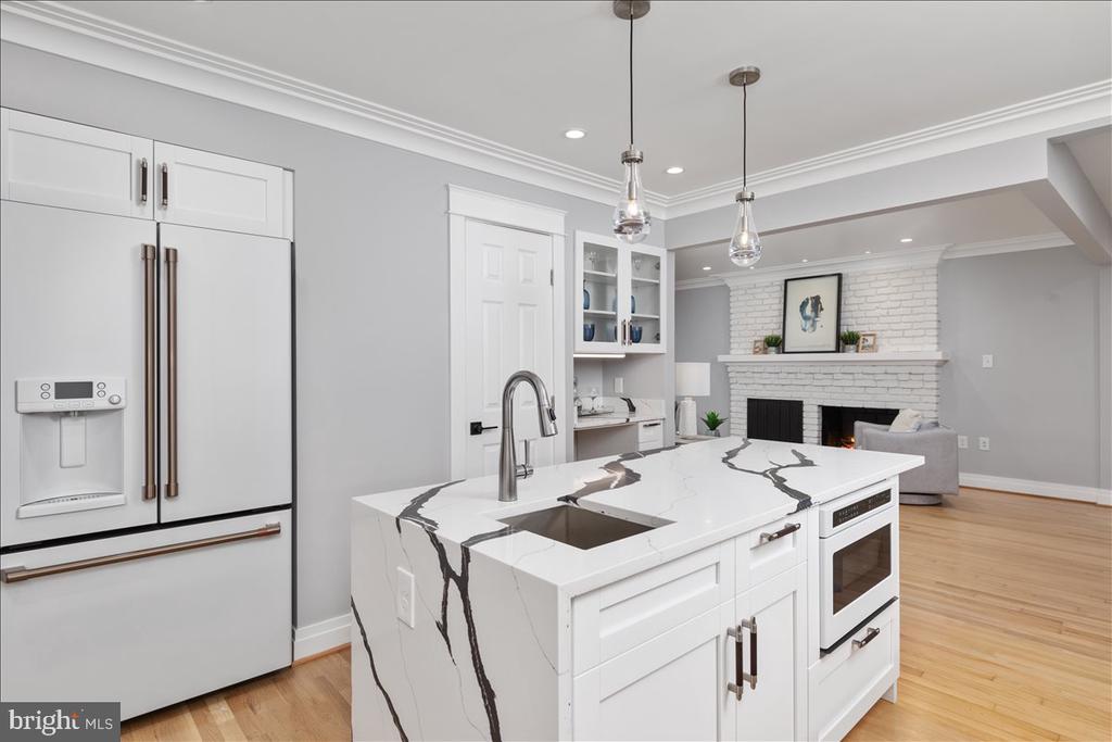 9401 Ferry Landing Ct