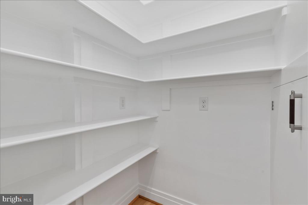 9401 Ferry Landing Ct