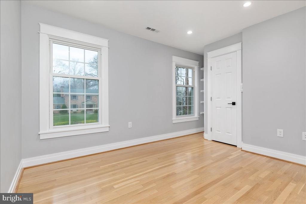9401 Ferry Landing Ct