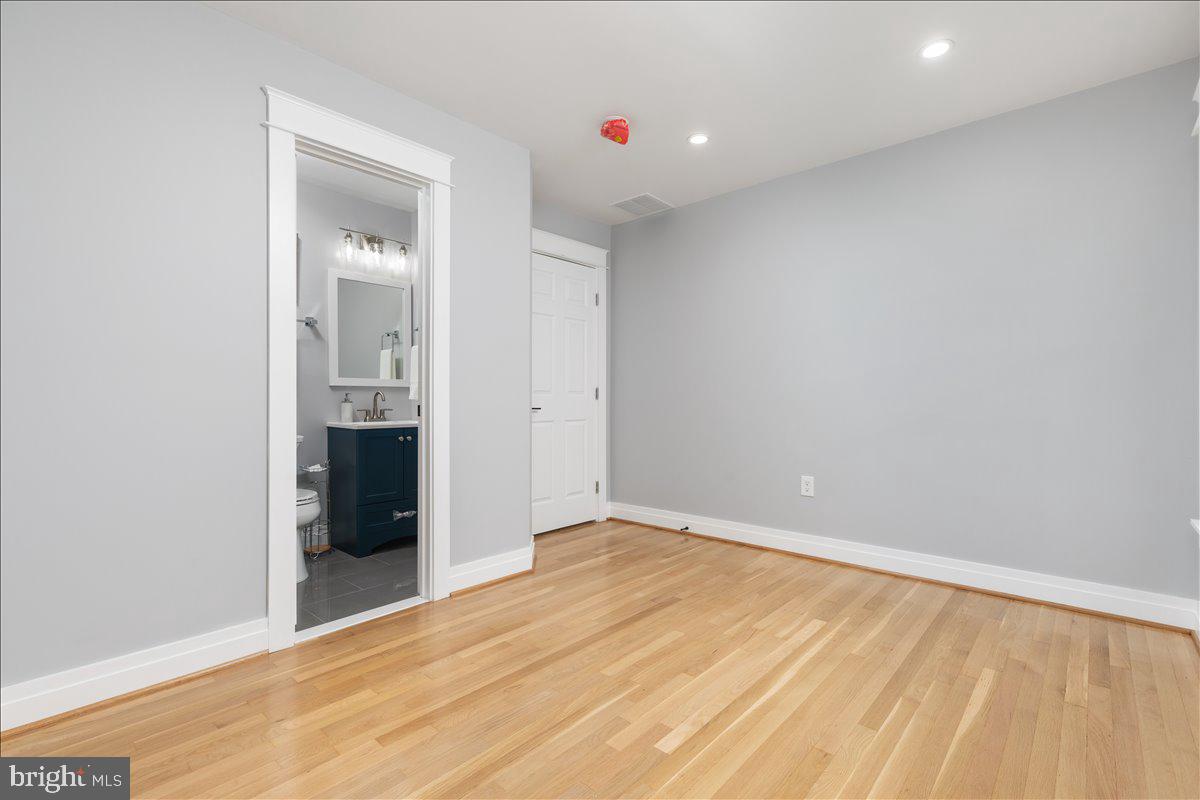 9401 Ferry Landing Ct