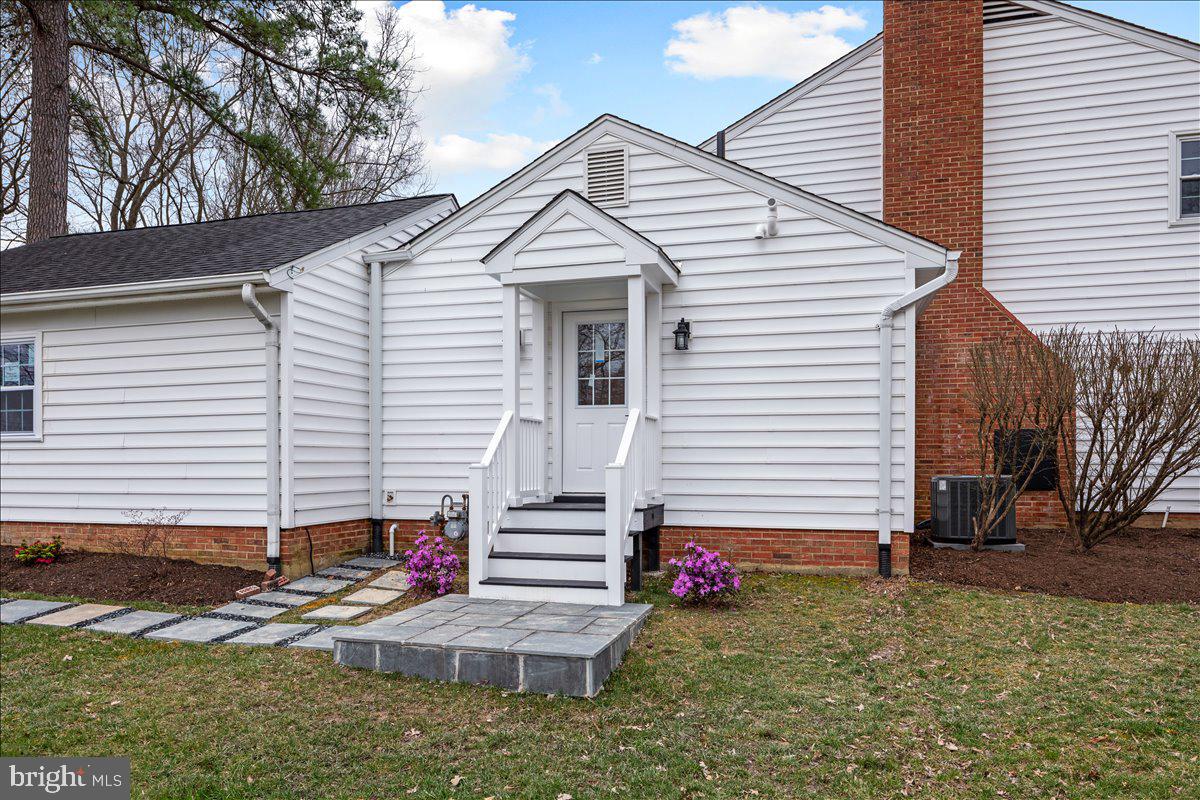 9401 Ferry Landing Ct