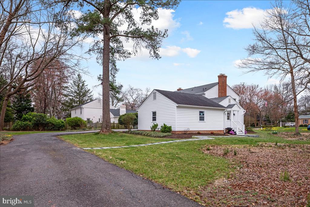 9401 Ferry Landing Ct