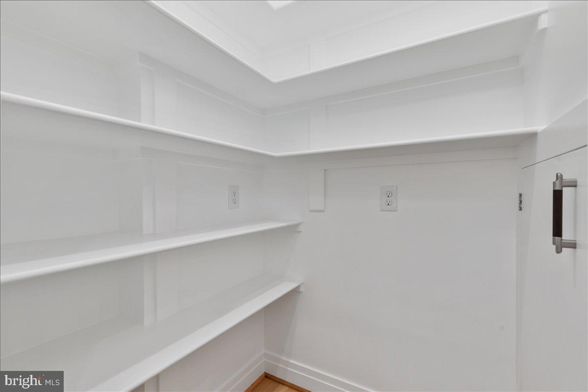 9401 Ferry Landing Ct