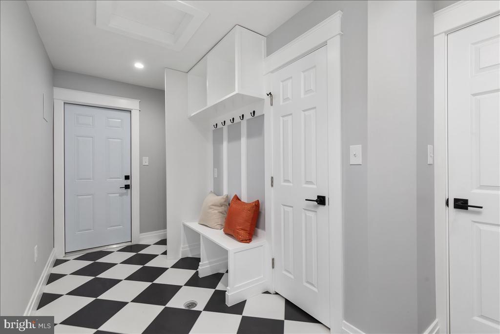 9401 Ferry Landing Ct