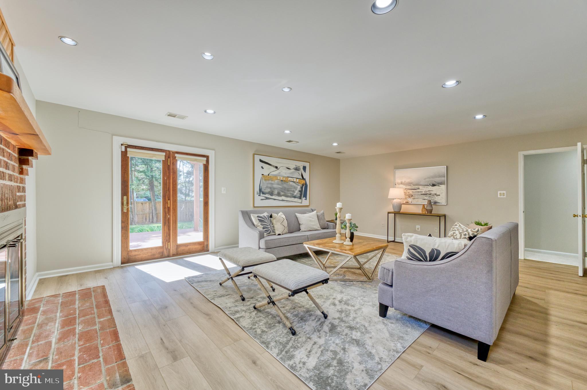 13575 Smallwood Ln